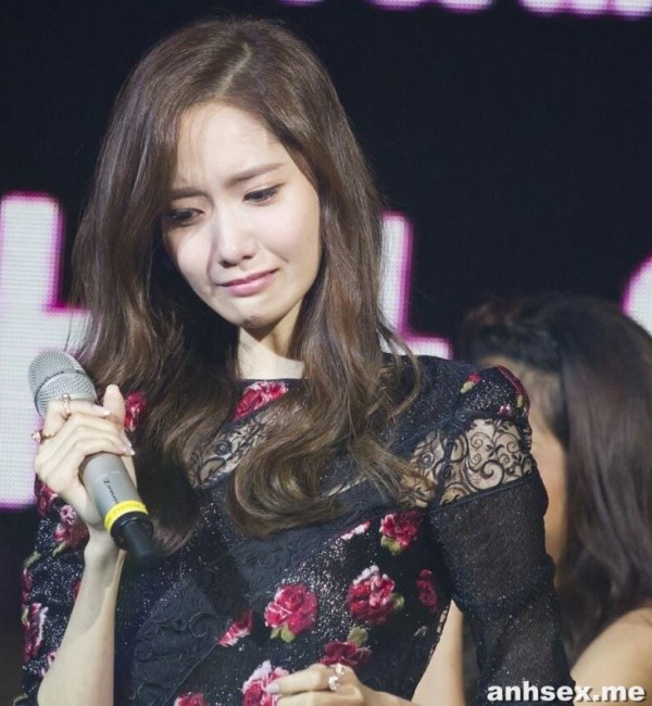 Yoona khóc